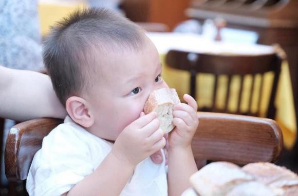 Subeo chup anh cho hai em: Lisa hoa nang tho, Leon ngoi im cung tau hai-Hinh-4