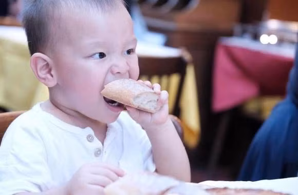 Subeo chup anh cho hai em: Lisa hoa nang tho, Leon ngoi im cung tau hai-Hinh-5