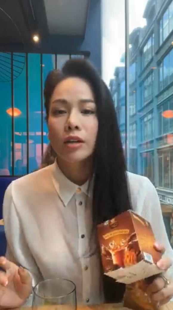 Nhật Kim Anh phản ứng cực gắt khi bị dân mạng chê bất lịch sự Nhat Kim Anh phan ung cuc gat khi bi dan mang che bat lich su