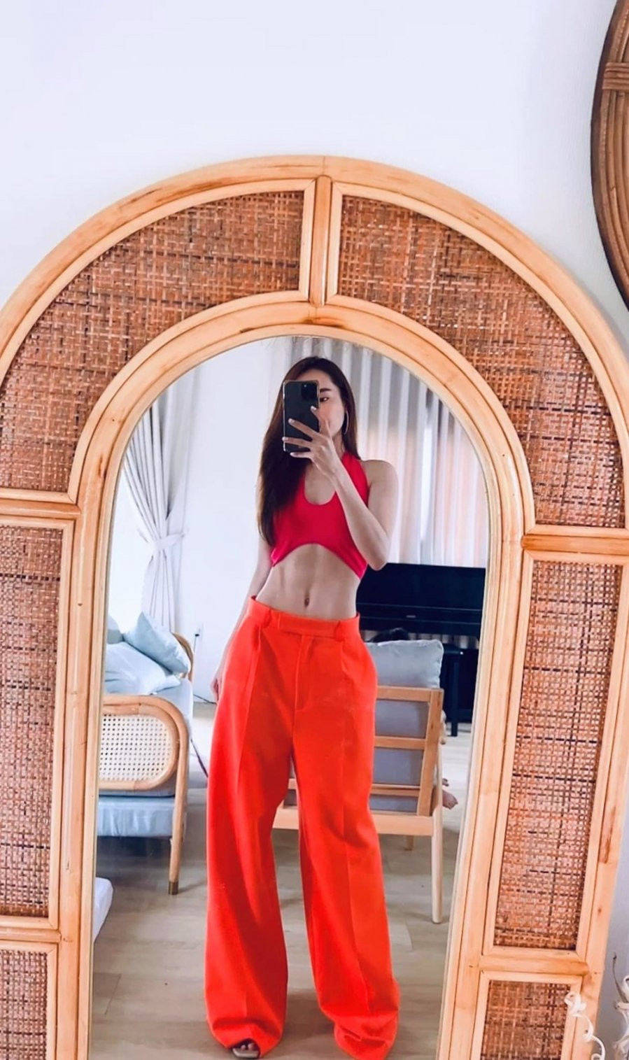 Điểm danh những mẹ bỉm Vbiz chỉ cần vén áo khoe eo Diem danh nhung me bim Vbiz chi can ven ao khoe eo