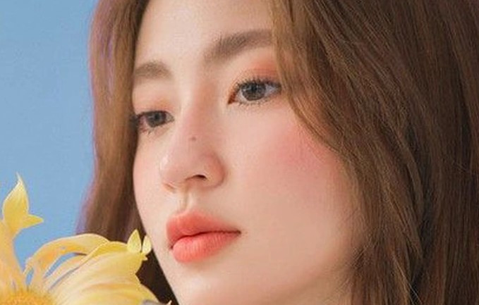 Ban than giau co moi den nha an trua, nhin mam com ma toi dau xot tai te