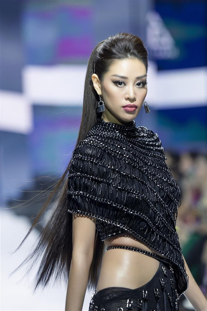 Thanh Hằng gặp sự cố khi diễn vedette, xử lý ra sao? - Hình 5 Thanh Hang gap su co khi dien vedette, xu ly ra sao?-Hinh-5