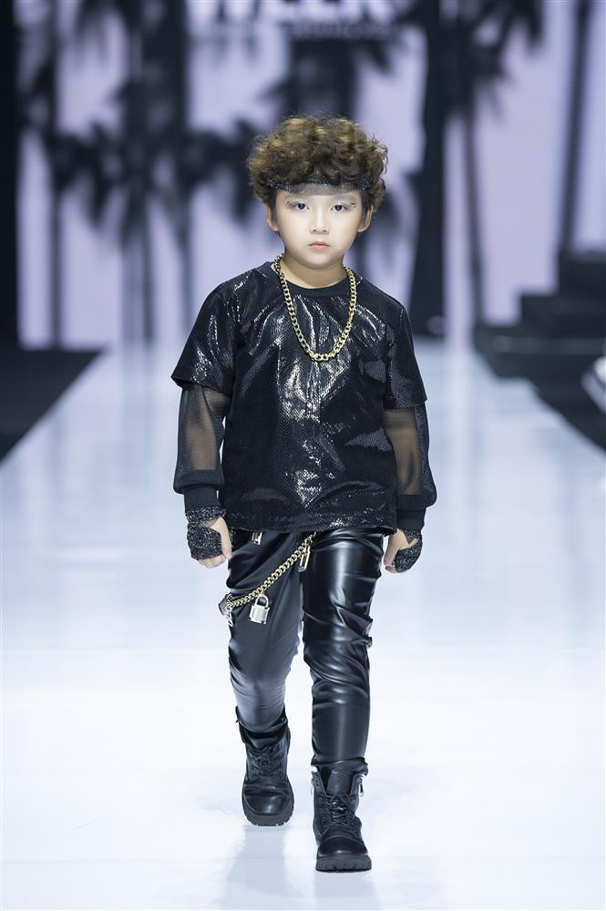 Thanh Hằng gặp sự cố khi diễn vedette, xử lý ra sao? - Hình 11 Thanh Hang gap su co khi dien vedette, xu ly ra sao?-Hinh-11