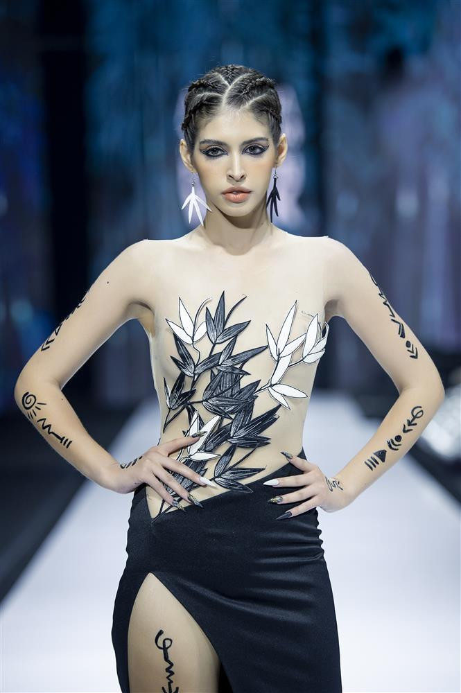 Thanh Hằng gặp sự cố khi diễn vedette, xử lý ra sao? - Hình 10 Thanh Hang gap su co khi dien vedette, xu ly ra sao?-Hinh-10