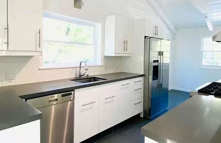 Căn bếp nhỏ khá đơn giản