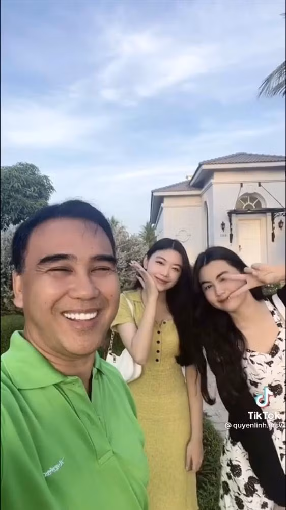 Khoe 2 con dep nhu hoa hau, Quyen Linh duoc nhieu nguoi nhan 