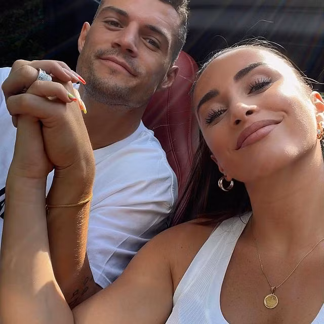 Xhaka va vo song cuc sang chanh du bi tuoc bang doi truong Arsenal-Hinh-5