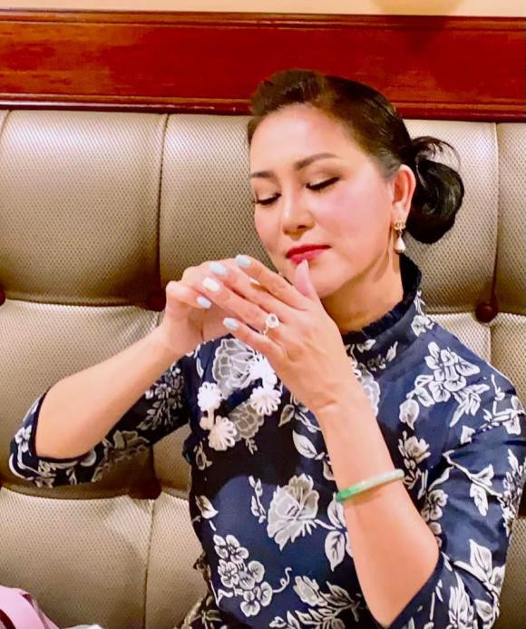 Nhan sac o tuoi U50 dang nguong mo cua ca si Huong Thuy-Hinh-9