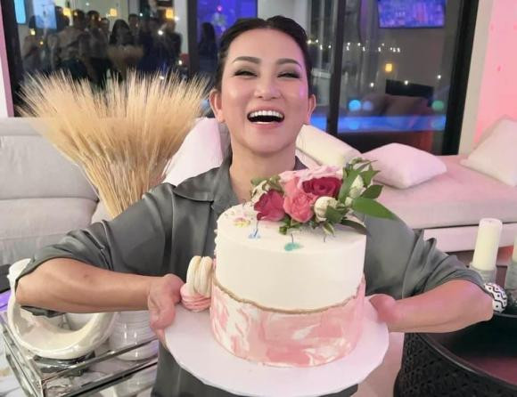 Nhan sac o tuoi U50 dang nguong mo cua ca si Huong Thuy-Hinh-2