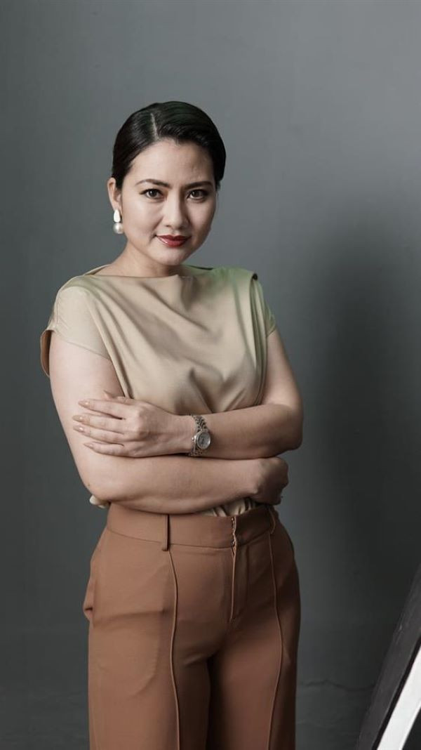 Dàn mỹ nhân Việt không ngại đổi diện mạo vì vai diễn: Việt Hương cắt trọc đầu - Hình 7 Dan my nhan Viet khong ngai doi dien mao vi vai dien: Viet Huong cat troc dau-Hinh-7