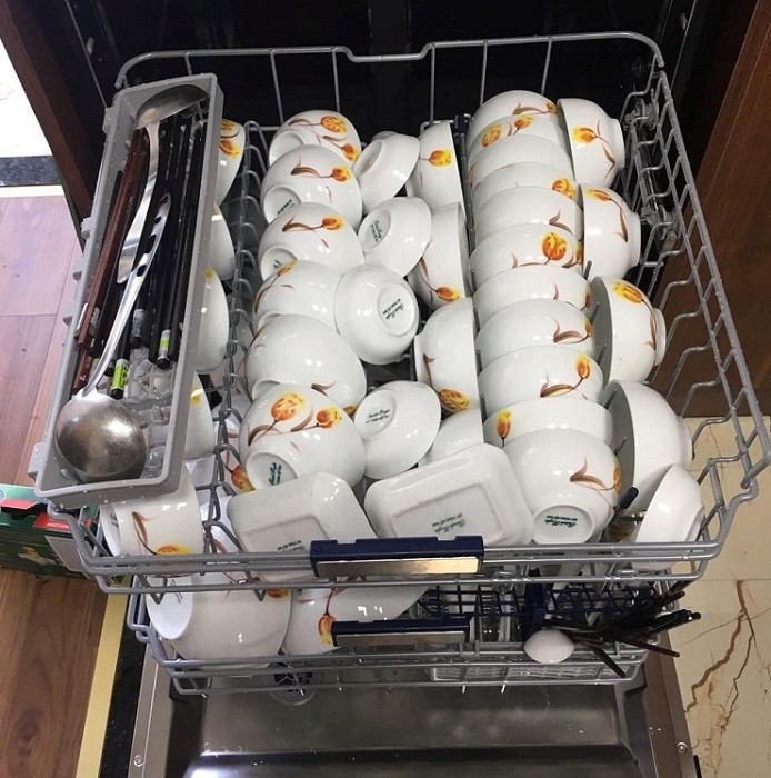 Hang loat may rua bat bat ngo giam gia den 50%, chi con tu 6 trieu dong/chiec-Hinh-3