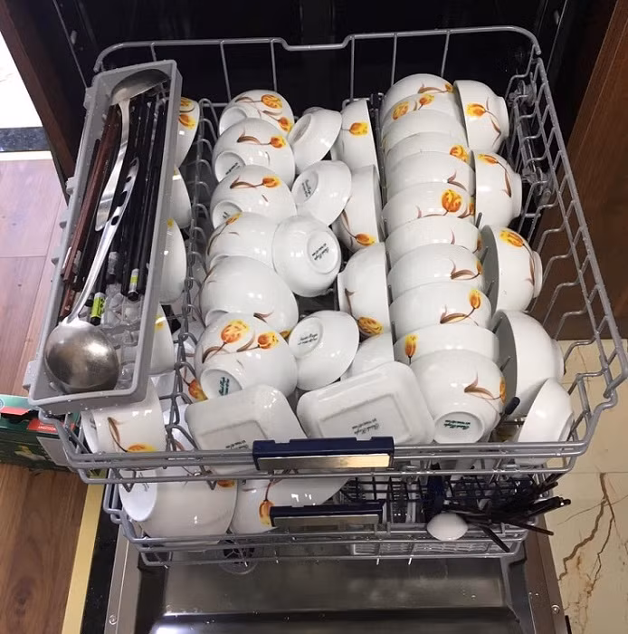 Hang loat may rua bat bat ngo giam gia den 50%, chi con tu 6 trieu dong/chiec-Hinh-3