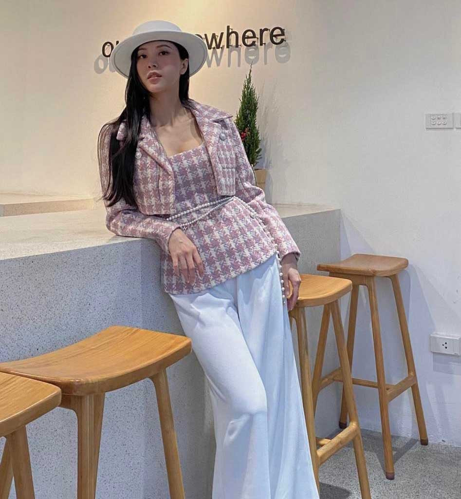 “Hoa khoi tiep vien hang khong” khoe gu thoi trang cua me 1 con-Hinh-5