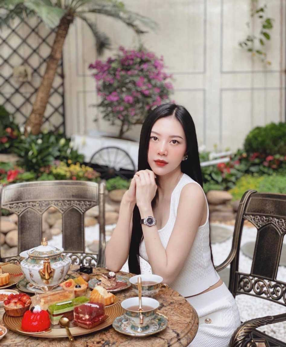 “Hoa khoi tiep vien hang khong” khoe gu thoi trang cua me 1 con-Hinh-6