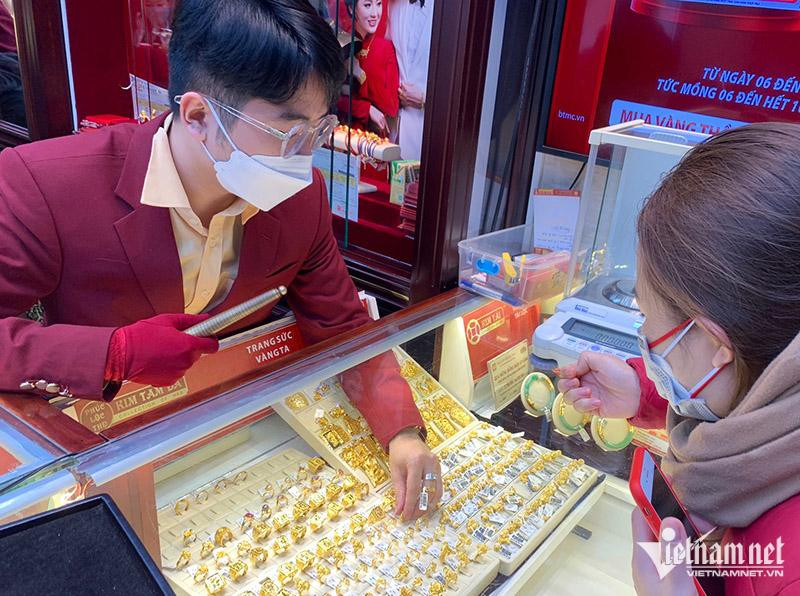 Giá vàng hôm nay 6/6: Áp lực thắt chặt tiền tệ, vàng giảm giá Gia vang hom nay 6/6: Ap luc that chat tien te, vang giam gia