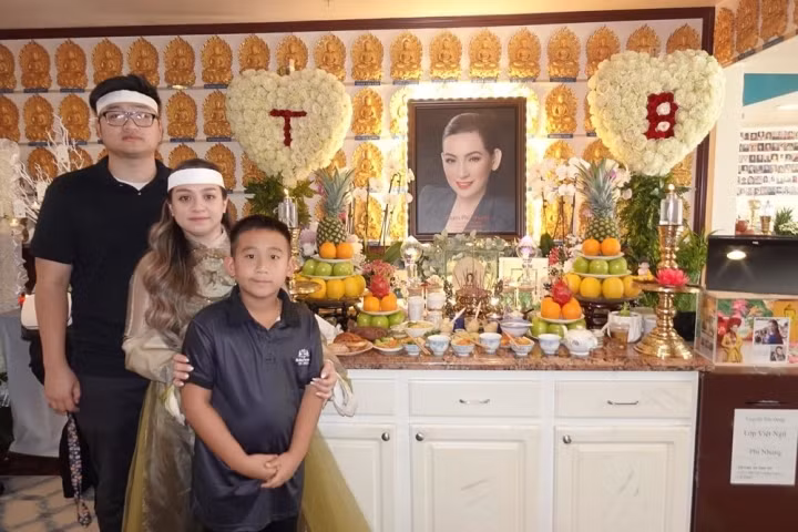 Con gai Phi Nhung gay xuc dong khi trang diem giong het me-Hinh-3