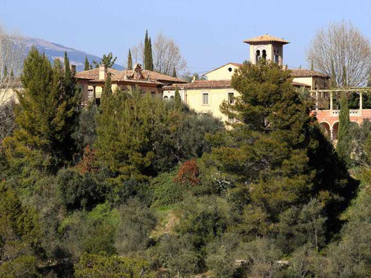 Căn nhà rộng tới 2700m2, có kiến trúc cực kỳ hiện đại và đẹp mắt