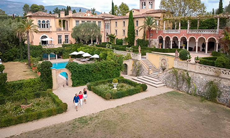 Tòa lâu đài này nằm ở Grasse, miền Nam nước Pháp