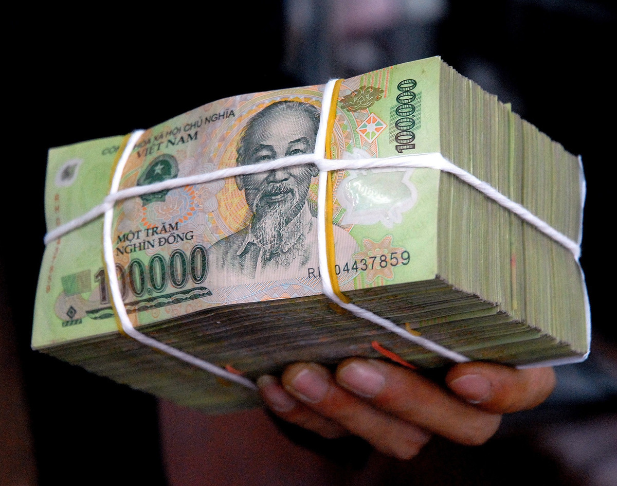 Tan Hoang Minh noi co the tra lai tien cho khach hang mua trai phieu