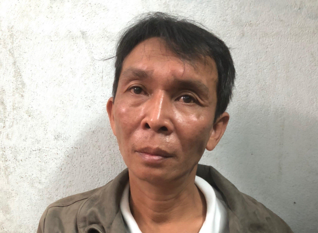 Cha huan luyen con trai 8 tuoi de cung di trom cap