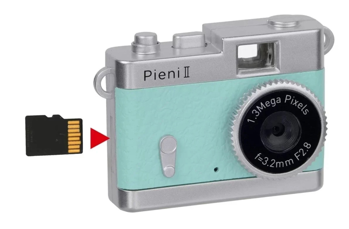 Chiếc camera siêu nhỏ của Kenko Tokina có thể chụp ảnh, quay phim và ghi âm, dữ liệu được lưu trên thẻ nhớ microSD. Ảnh chụp từ Pieni II dùng định dạng JPEG, độ phân giải 1,3 MP (1.280 x 1.024 pixel), video có chất lượng 480p, file ghi âm dùng định dạng MP3.