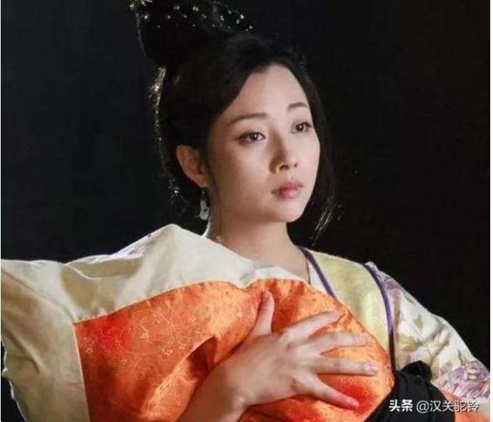 Số lượng lớn phi tần vô sinh: 3 sự thật được hé lộ - Hình 2 So luong lon phi tan vo sinh: 3 su that duoc he lo-Hinh-2