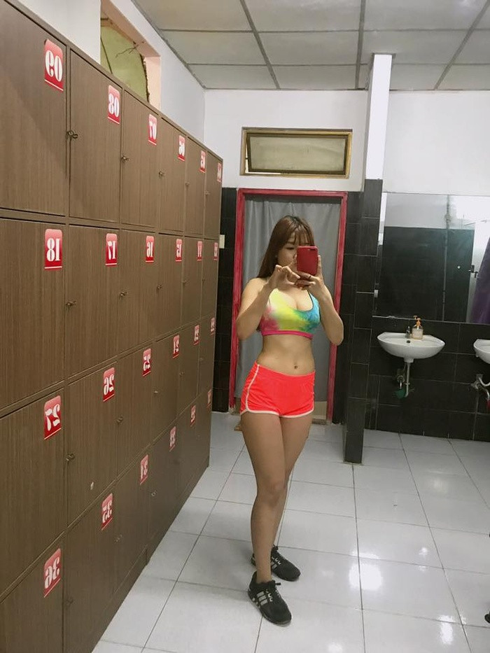 Bạn gái Đặng Văn Lâm: Từ béo ú trở thành nàng WAGs nóng bỏng - Hình 3 Ban gai Dang Van Lam: Tu beo u tro thanh nang WAGs nong bong-Hinh-3