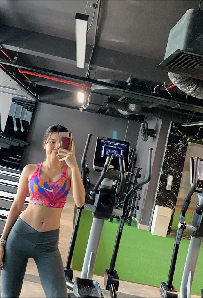 Bạn gái Đặng Văn Lâm: Từ béo ú trở thành nàng WAGs nóng bỏng - Hình 7 Ban gai Dang Van Lam: Tu beo u tro thanh nang WAGs nong bong-Hinh-7