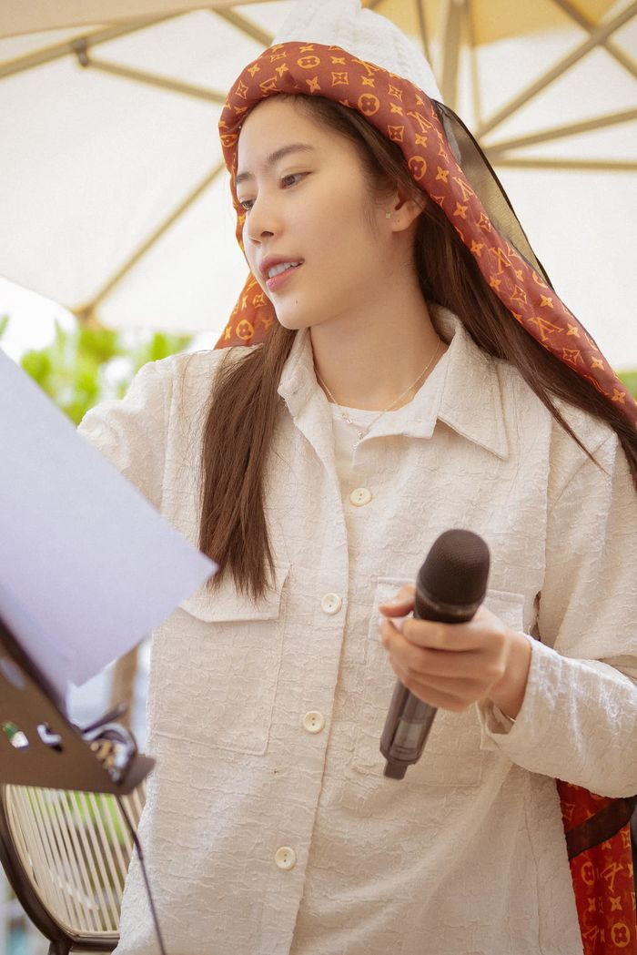 Mỹ nhân Việt để mặt mộc, ngay cả chụp lén cũng đẹp xuất sắc - Hình 2 My nhan Viet de mat moc, ngay ca chup len cung dep xuat sac-Hinh-2