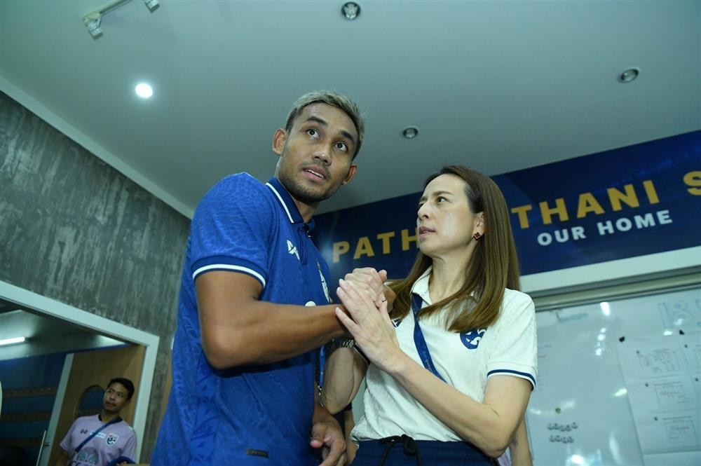 Madam Pang noi gi khi U23 Thai Lan phai 