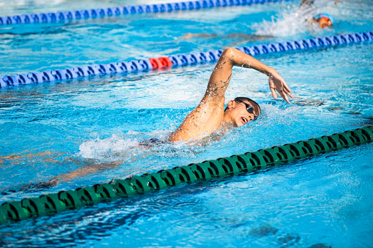 Ngoi sao 18 tuoi pha nhieu ky luc boi loi the gioi-Hinh-5