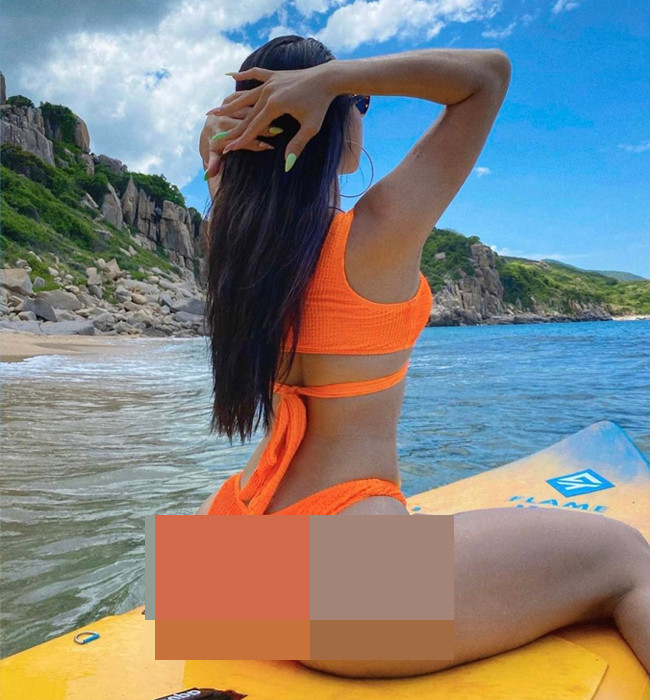 Hết thời "phẳng lì", hot girl Hà thành giờ tự tin mặc bikini nhỏ xíu, tôn body gợi cảm.