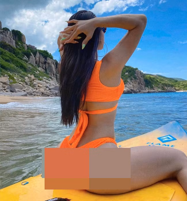 Hết thời "phẳng lì", hot girl Hà thành giờ tự tin mặc bikini nhỏ xíu, tôn body gợi cảm.
