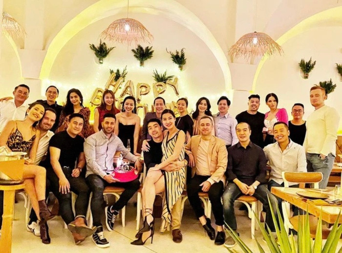 Hội bạn thân Vbiz: "Ngọc nữ màn ảnh" đọ sắc cùng hoa hậu Phương Khánh - Hình 5 Hoi ban than Vbiz: