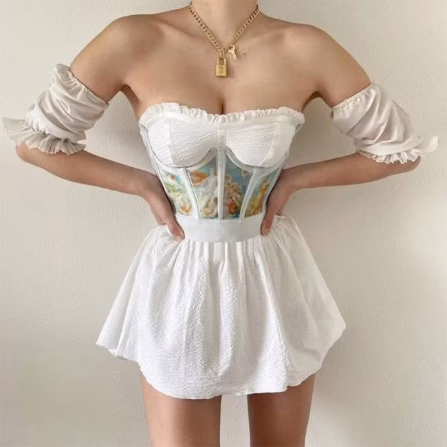 Thiết kế tích hợp thay cho áo ngực và một chiếc áo mặc ngoài thông thường.