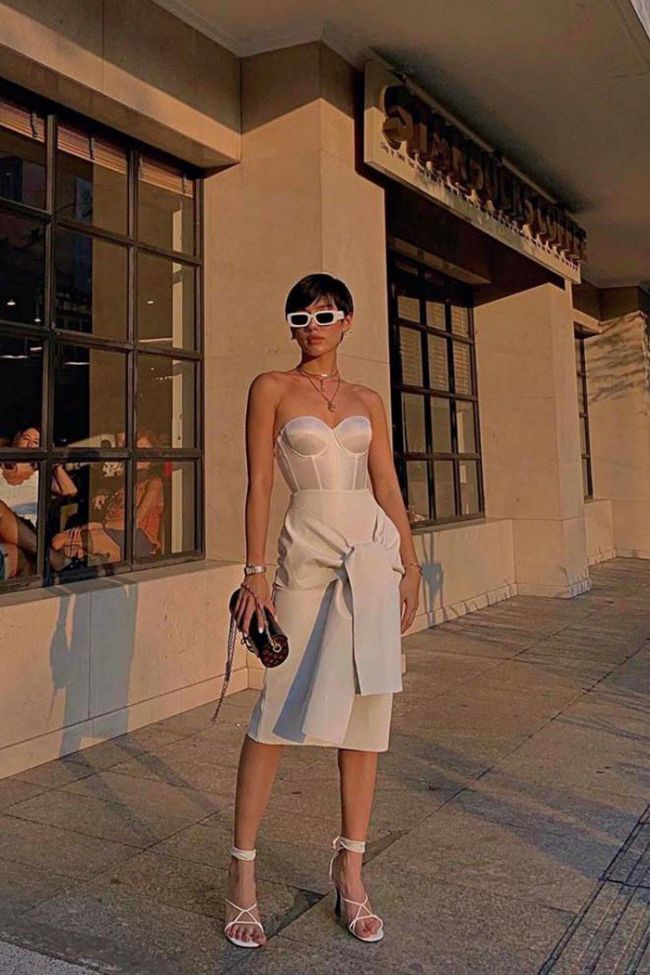 Thiết kế của chiếc áo này khá gợi cảm dù là dạng cup ngực hay có dây, chúng an toàn cho người mặc tuyệt đối.