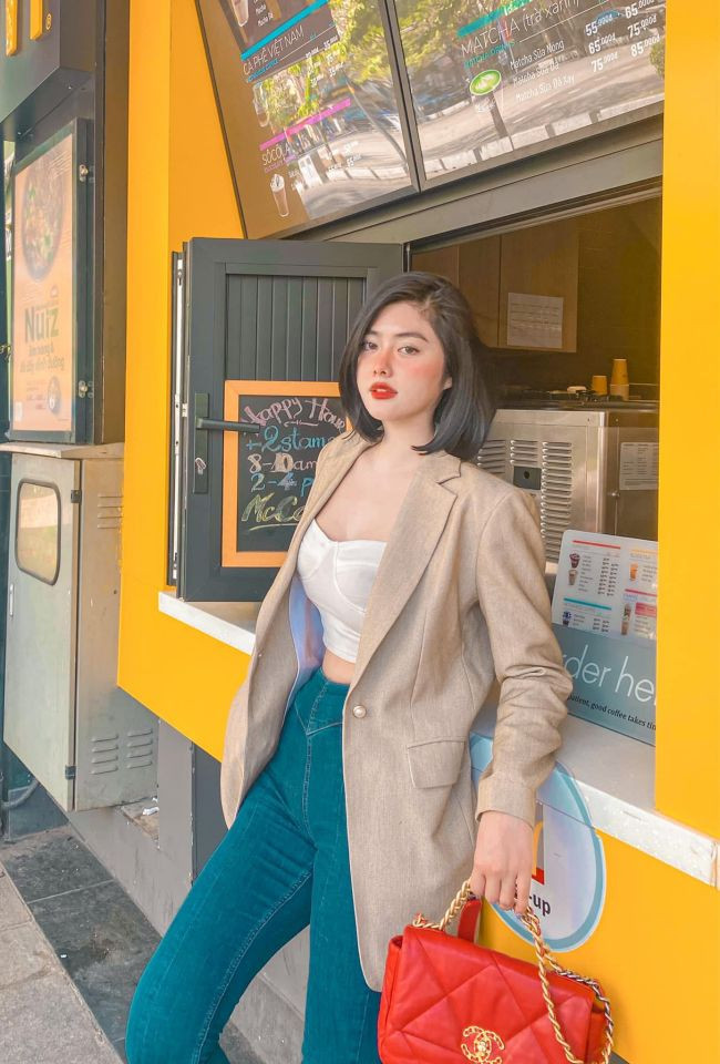 Những chiếc áo nịt ngực này có thể gây ra các bệnh như biến dạng xương sườn, bệnh hô hấp do bụng bị thắt làm giảm dung tích phổi, cơ quan nội tạng cũng tổn thương do bị chèn ép.