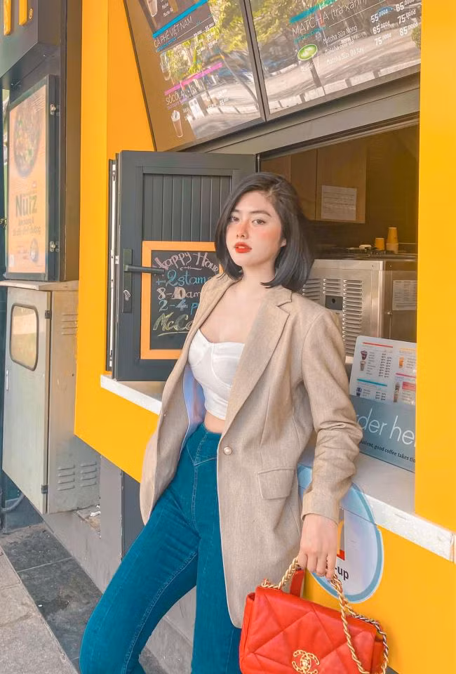 Những chiếc áo nịt ngực này có thể gây ra các bệnh như biến dạng xương sườn, bệnh hô hấp do bụng bị thắt làm giảm dung tích phổi, cơ quan nội tạng cũng tổn thương do bị chèn ép.