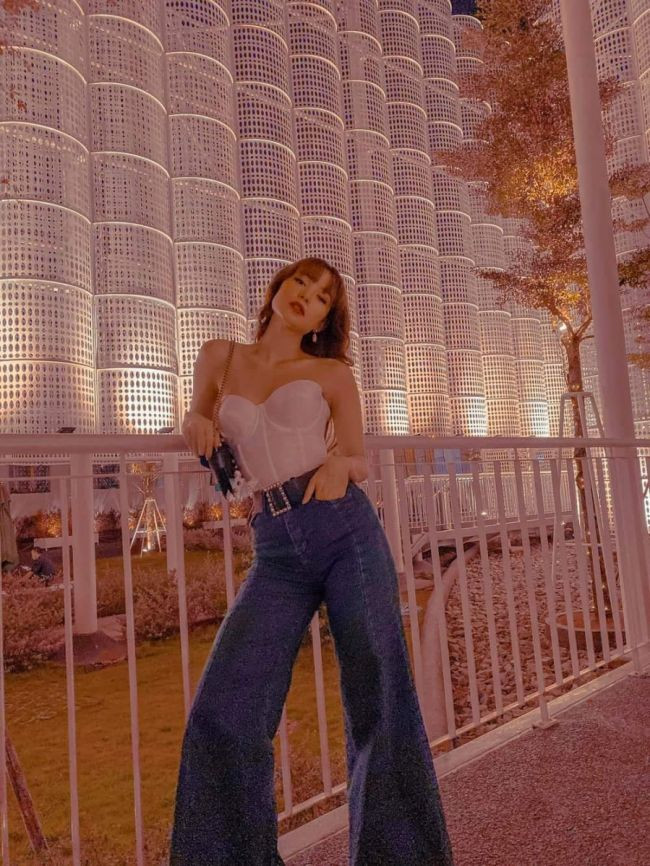 Bạn nên chọn áo đúng size để tôn lên vóc dáng hiệu quả hơn.