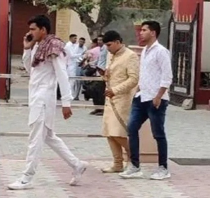 Chu re An Do mai tiec tung, co dau cuoi nguoi khac-Hinh-2