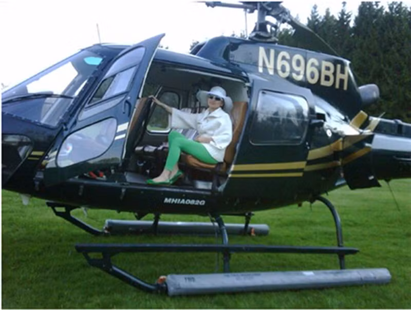 Vợ chồng Hà Phương tậu cả trực thăng chuyên để du ngoạn, ngắm cảnh.