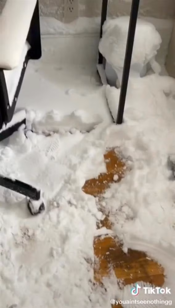 Di choi quen dong cua so, co gai nhan cai ket do khoc do cuoi-Hinh-3