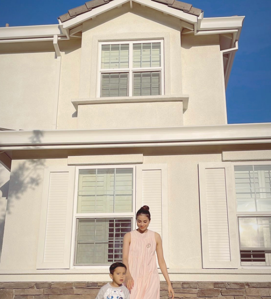 Pham Huong he lo toan canh can biet thu o My, nhin khong phai dang vua