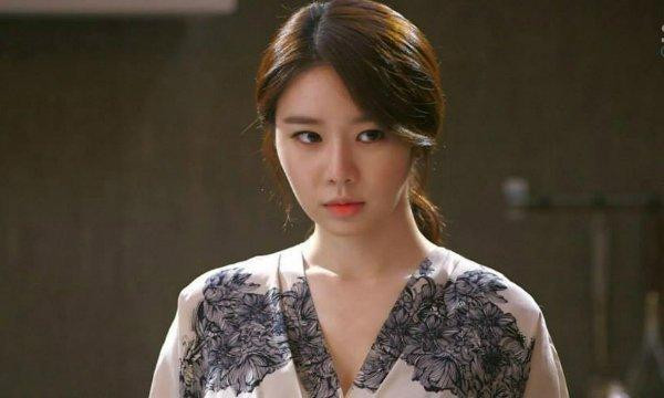 Bieu nha ban trai chai ruou 3 trieu, bac gai tang lai hop qua soc oc