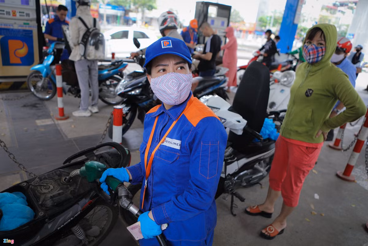 Xang tang gia ky luc, doanh nghiep van khong man ma ban-Hinh-2