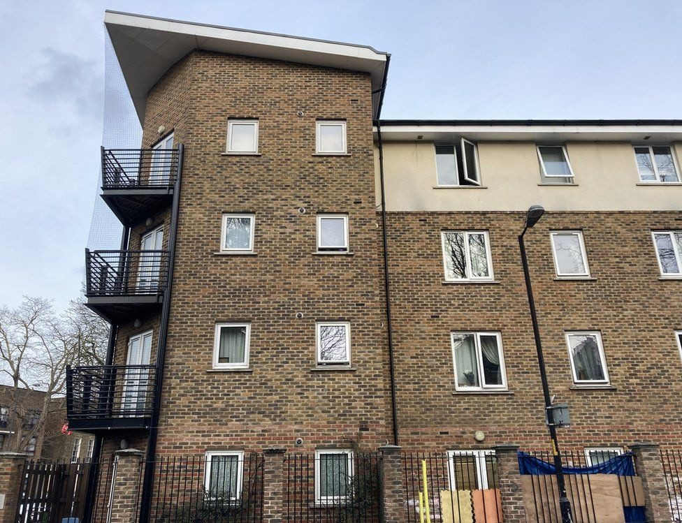 Cong ty xin loi vi khong phat hien cu dan chet trong nha suot 2,5 nam