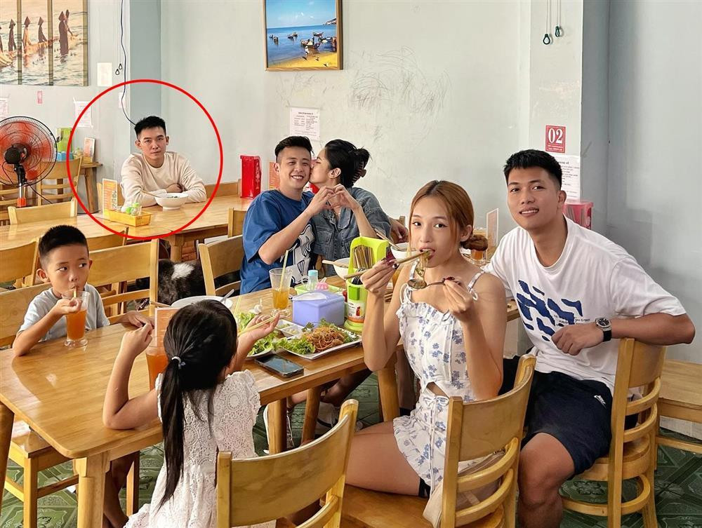 Buon cua Pho Dac Biet khi choi hoi ban noi tieng deu co bo-Hinh-3