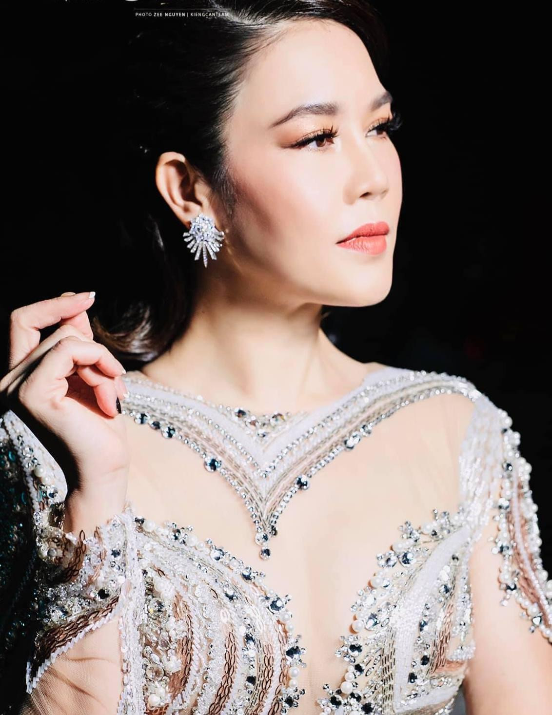 Thu Phương: Cuộc sống chẳng ai nói hay, dạy khôn nhau được! - Hình 2 Thu Phuong: Cuoc song chang ai noi hay, day khon nhau duoc!-Hinh-2