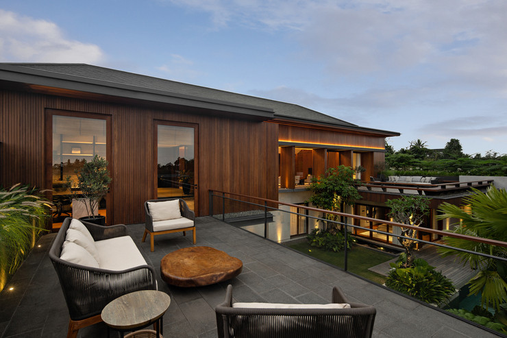 Mục đích của khu vực chung trên tầng 2 là tạo ra một sân thượng ngoài trời để mọi người có thể trải nghiệm quang cảnh xung quanh với góc nhìn cao hơn.