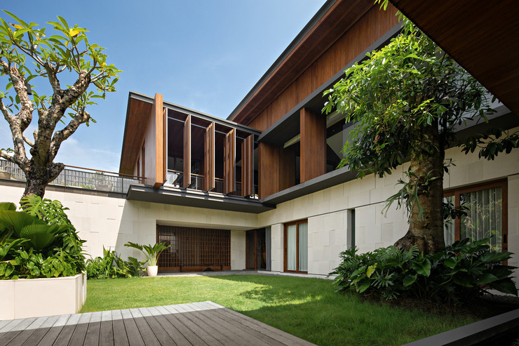 Ba khu vực chính là phòng chứa thức ăn, phòng ăn và phòng khách nằm trên tầng 2, trong khi khu vực riêng tư nằm ở tầng 1.